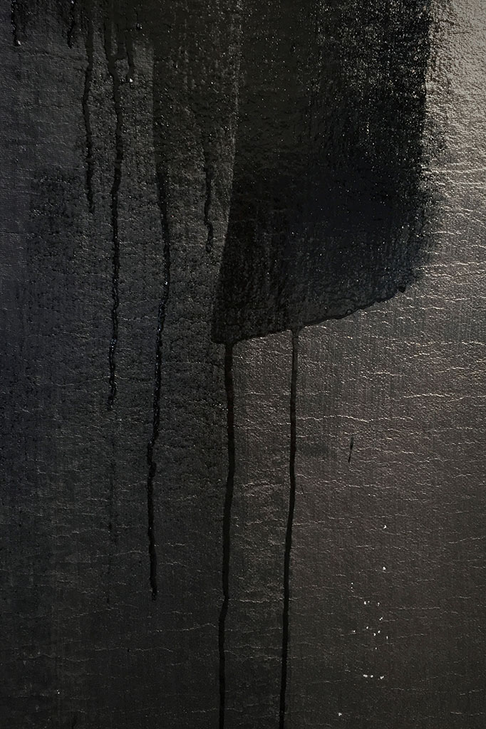 detail aufnahme von japanischer tusche auf geweißter graupappe